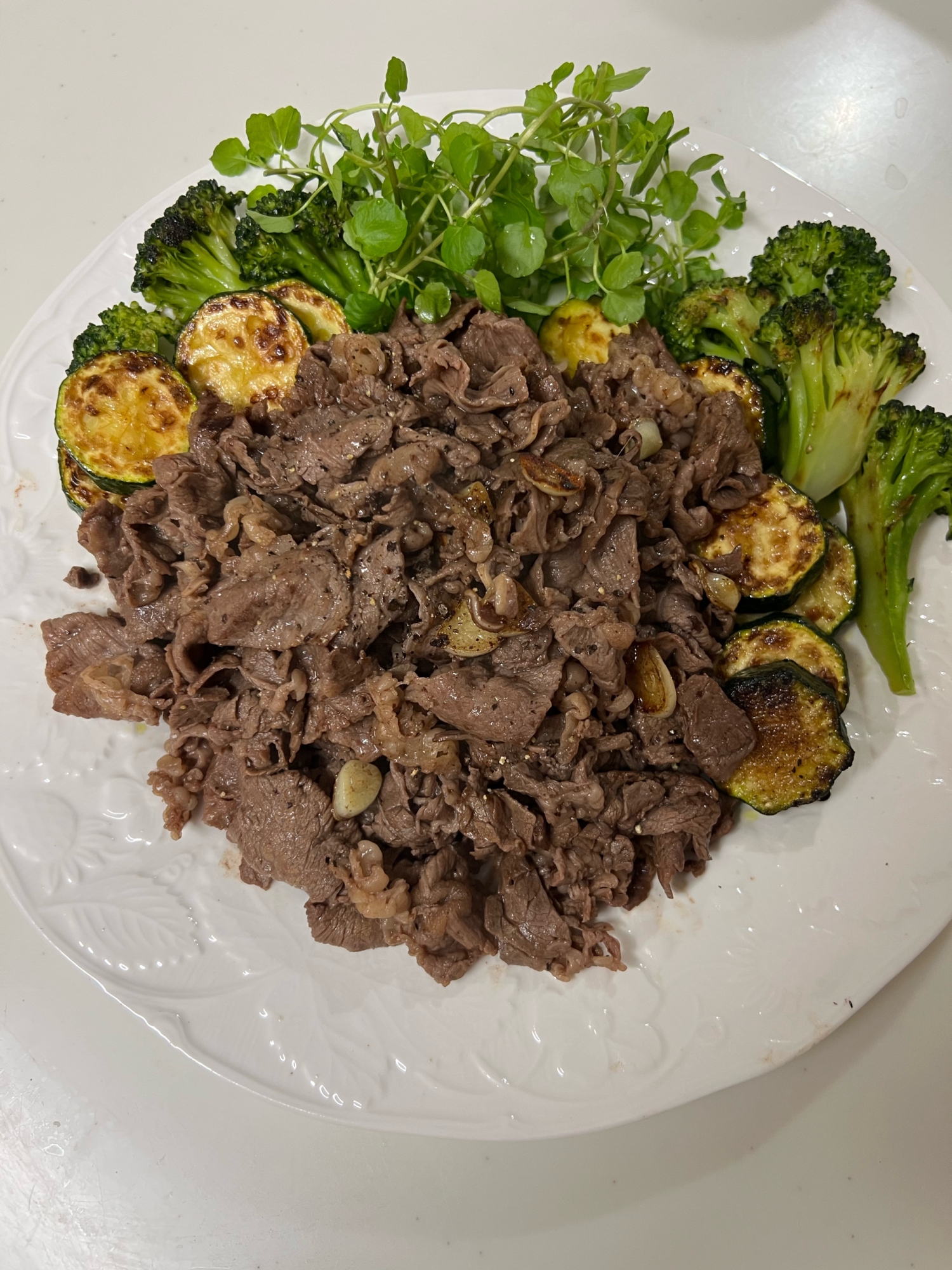牛肉とズッキーニのソテー