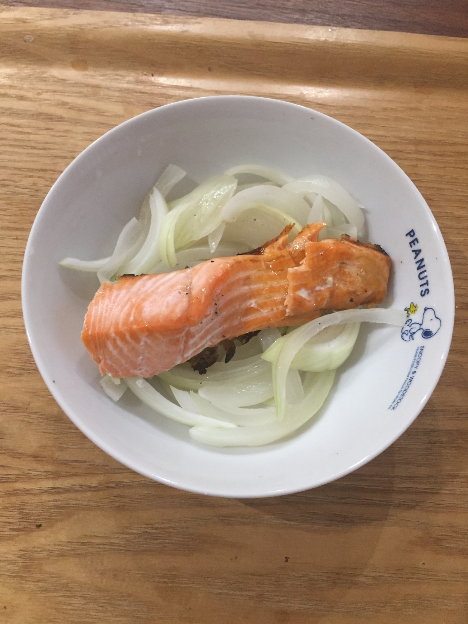 焼き鮭と新玉ねぎの蒸し野菜添え！