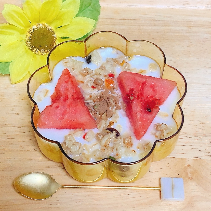サクサク&ザクザク♪スイカヨーグルト