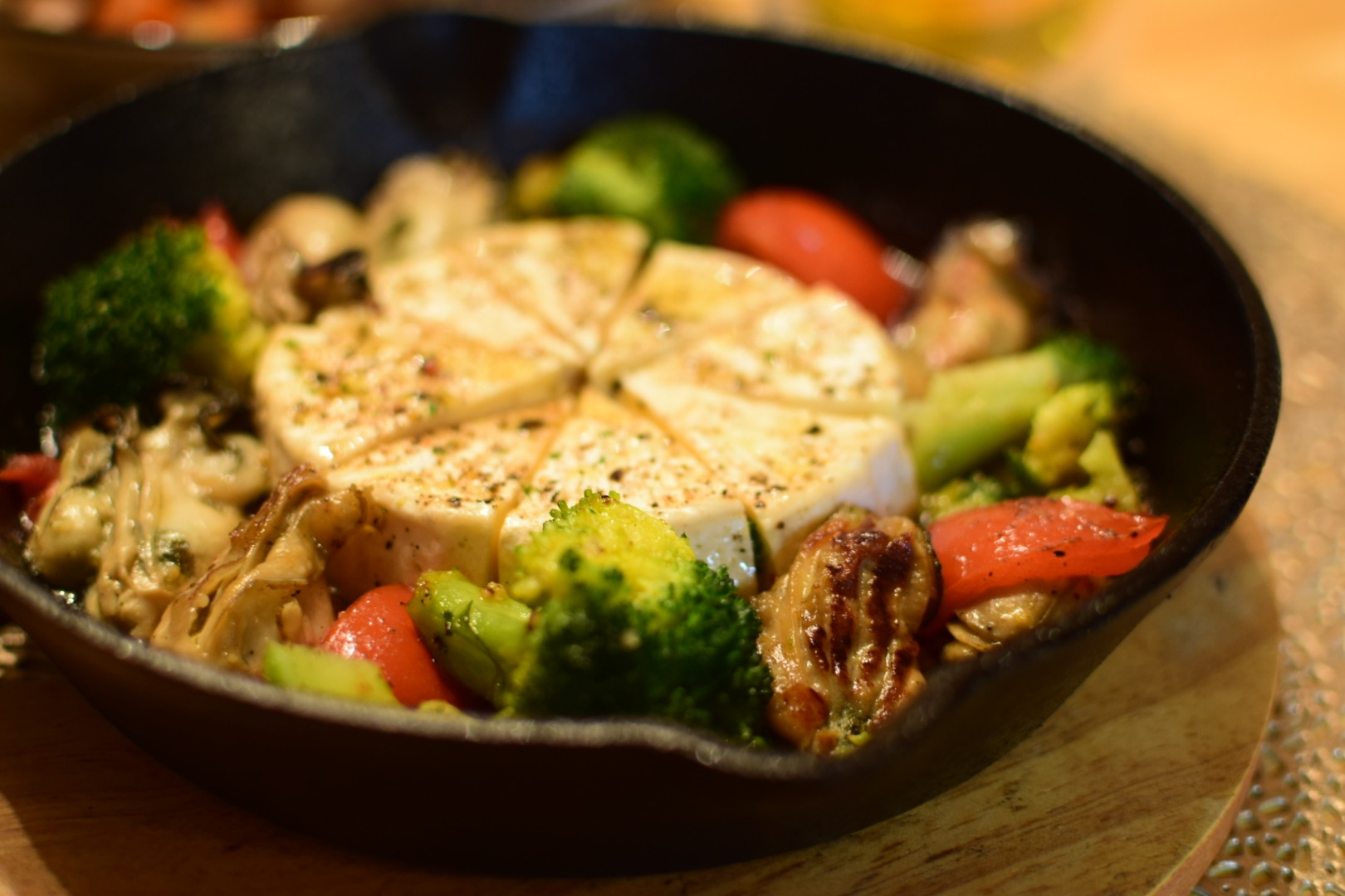 カマンベールと牡蠣のアヒージョ!