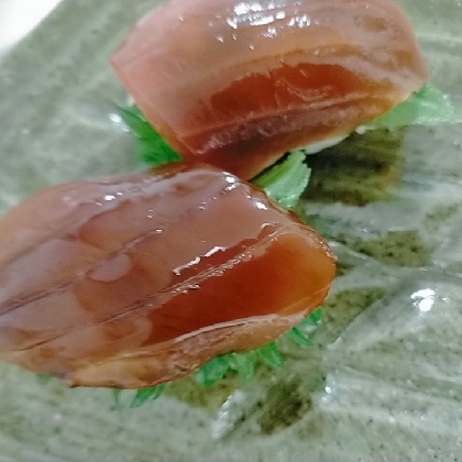 生マグロと大葉の握り寿司