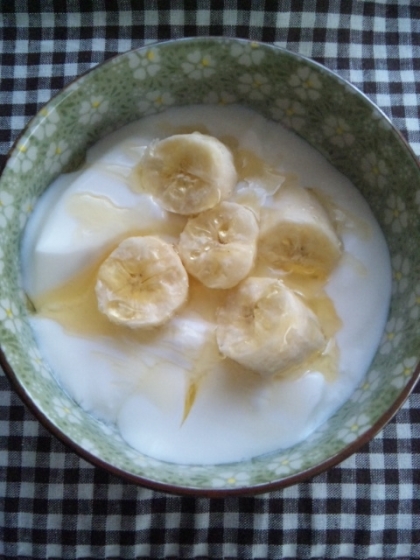 我が家で繁殖中のカスピ海ヨーグルトで作りました♪
蜂蜜たっぷりとバナナの甘さで美味しく戴けました＾＾
ご馳走様でした～☆