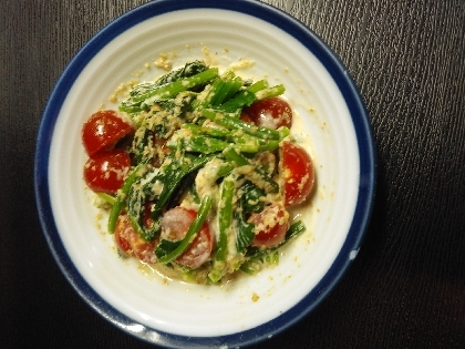 今日の晩御飯に作りました。すりごまの風味とマヨネーズのコクが、トマトの酸味とほうれん草にマッチしてました。新しい食べ方を発見でき、とっても美味しく頂きました。
