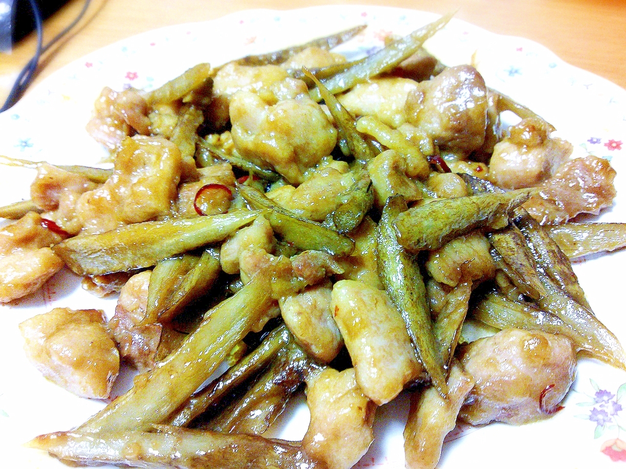 鶏肉とごぼうのピリ辛炒め