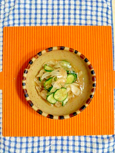 新玉ねぎとキュウリの酢の物♪