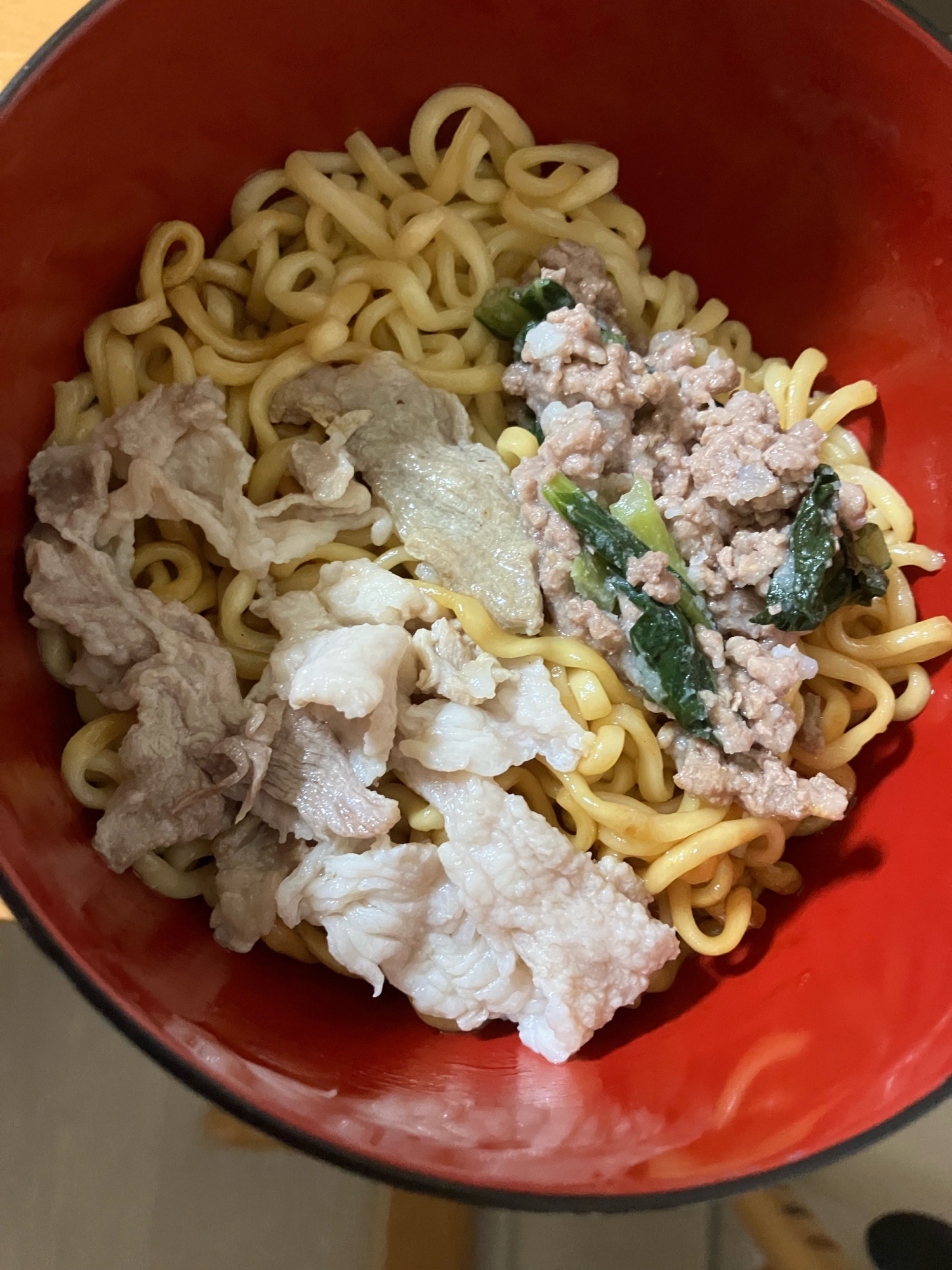 豚バラ肉とひき肉と小松菜油そば