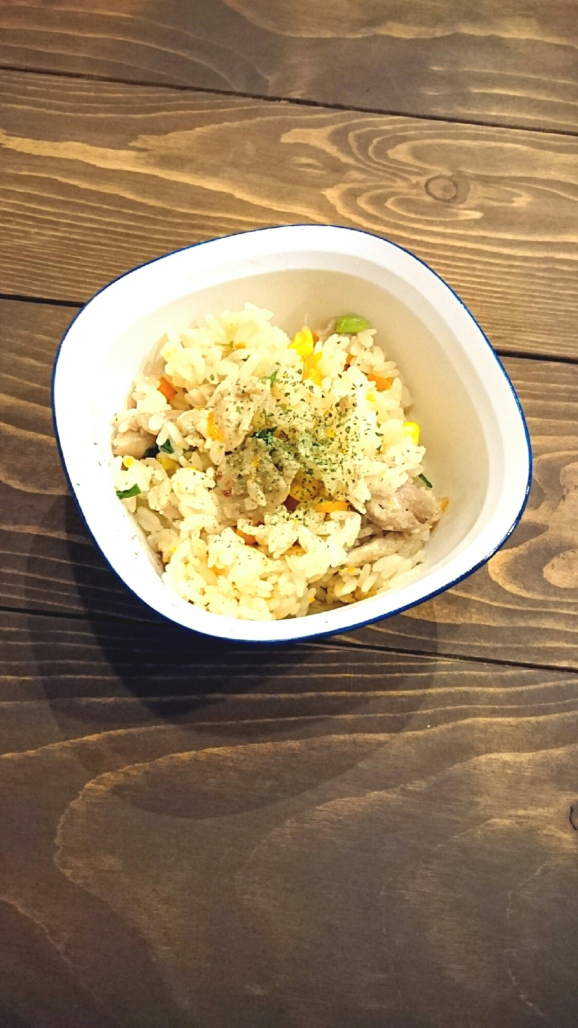 炊飯器で簡単♪香ばしチキンピラフ