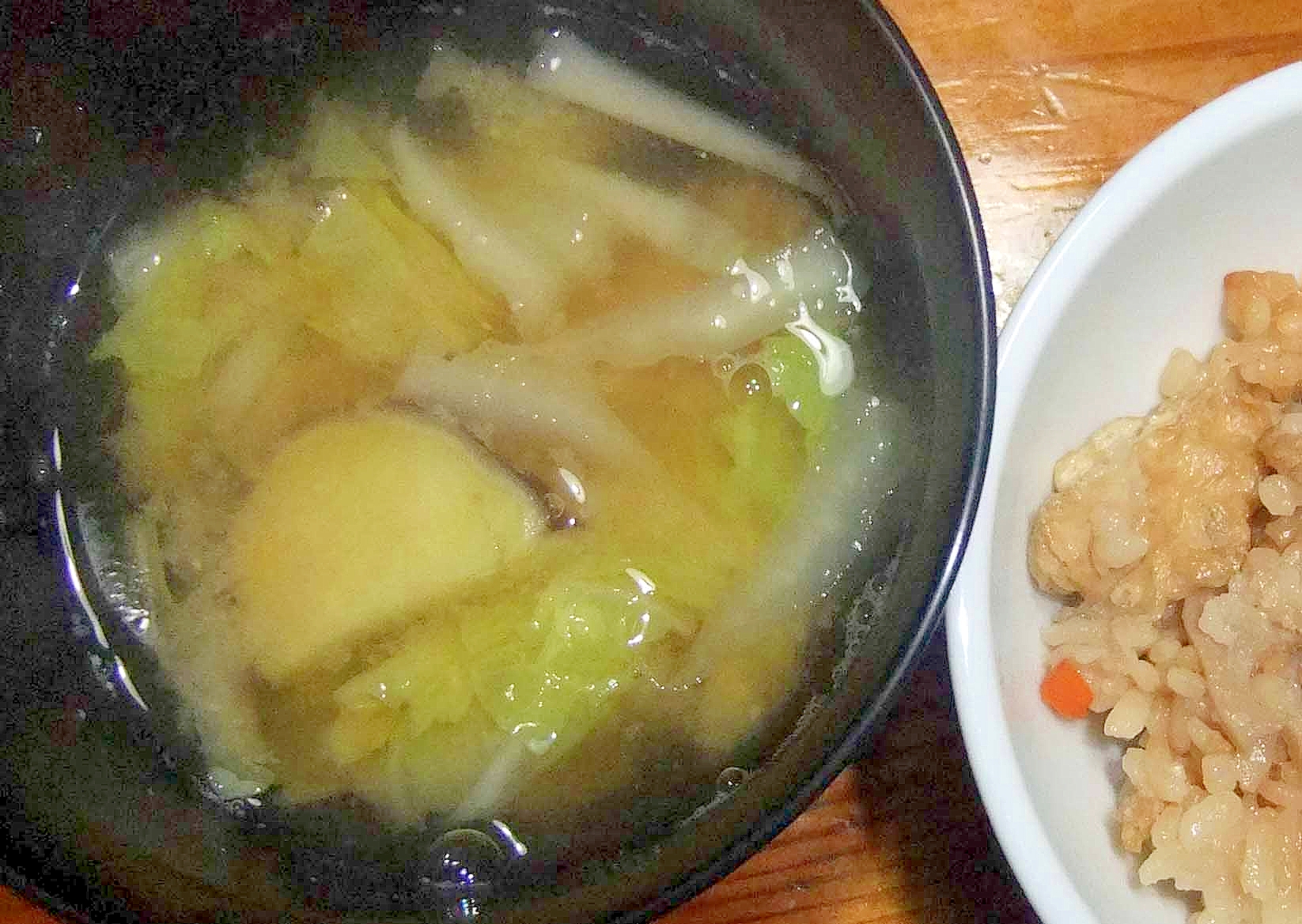 白菜とサツマイモの味噌汁