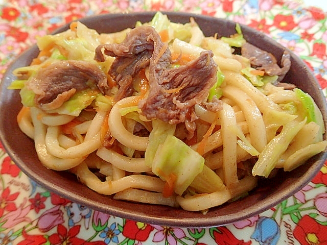 麺つゆで　牛肉とキャベツと人参の焼きうどん♬