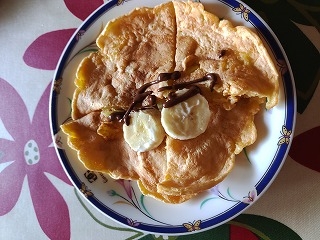 モグモグ子さんこんにちは(*^-^*)おやつタイムにホットケーキのバナナ添え作りました！簡単でカフェのようなお味で大満足ですつくれぽありがとうございます