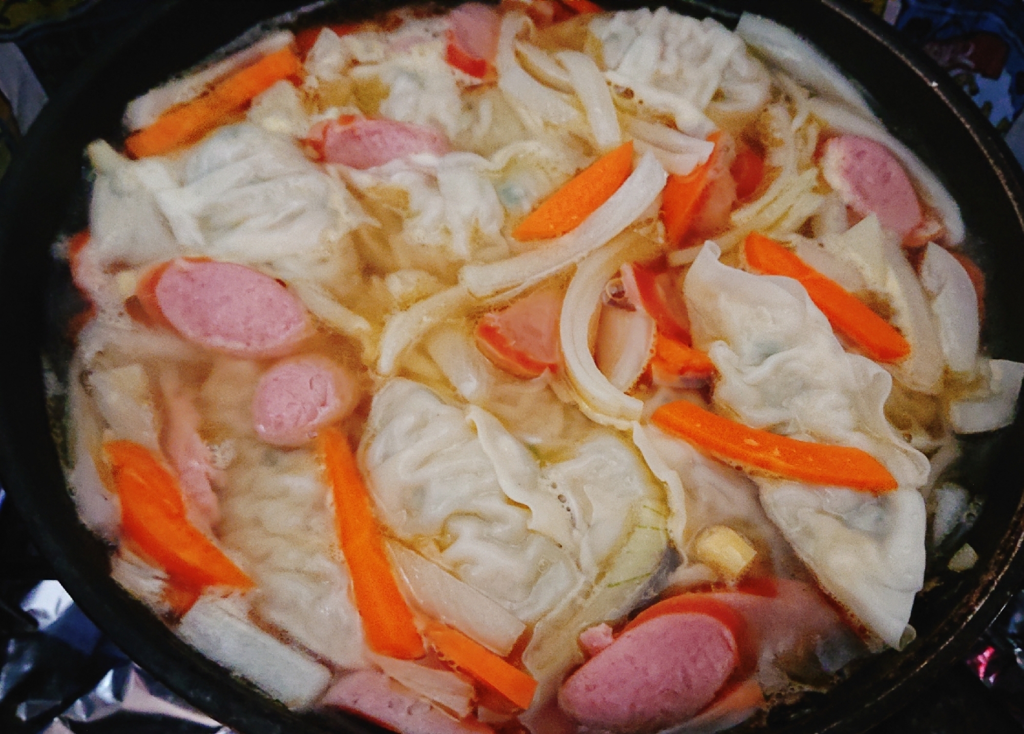 東のまるごと鍋☆コンソメ餃子鍋