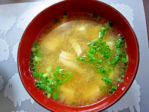 和朝食！豆腐としめじのお味噌汁