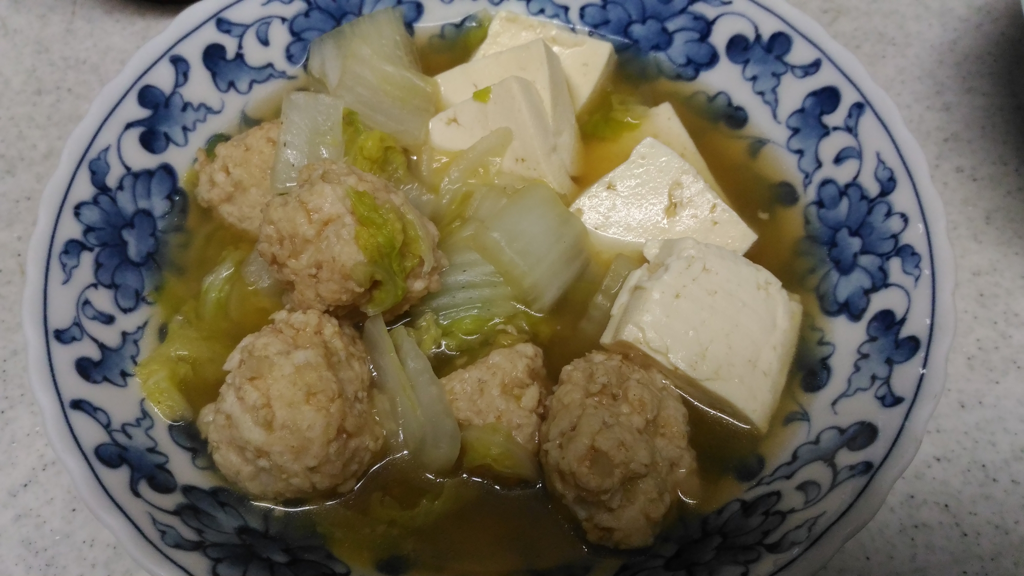 豆腐と白菜、鶏団子の煮物