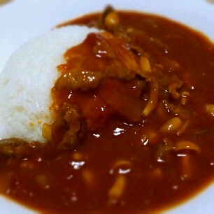 ハヤシライス初めて作ってみました！
トマト大好きなのでトマト缶は少し多めに(*^∨^*)
簡単おいしいレシピをありがとうございました！