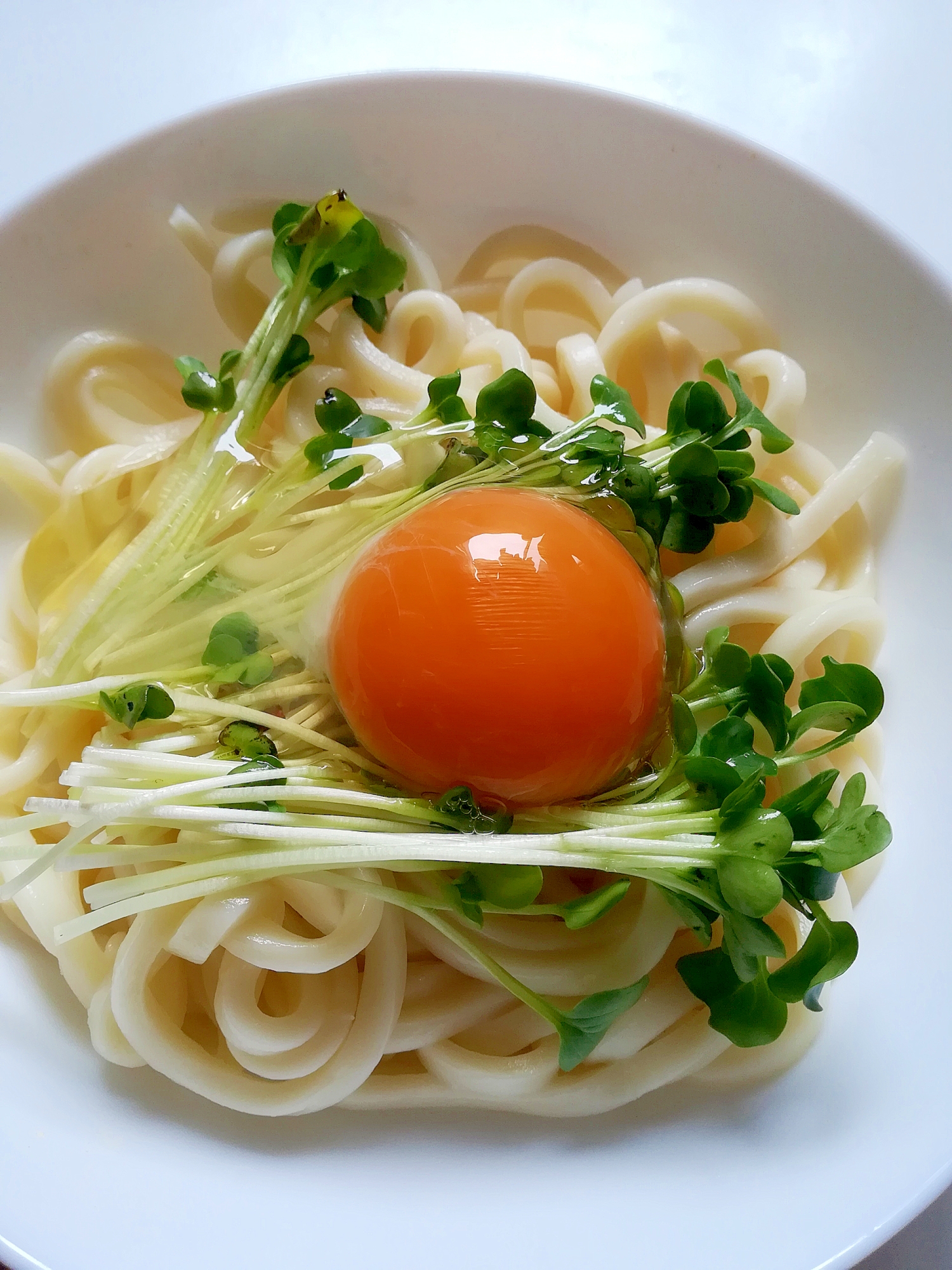 ゴマ油が香る☆釜たまうどん☆かいわれ大根のせ