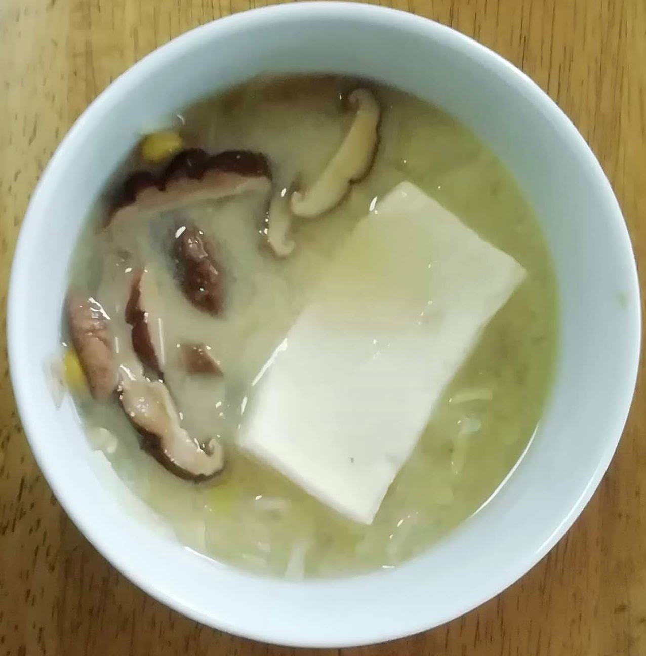 高野豆腐と椎茸の味噌汁