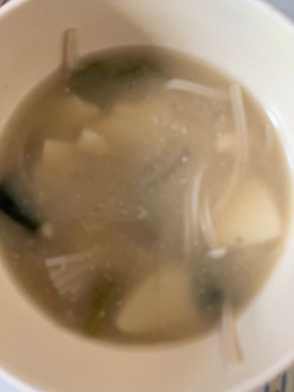 玉ねぎとえのきとわかめのお味噌汁☆