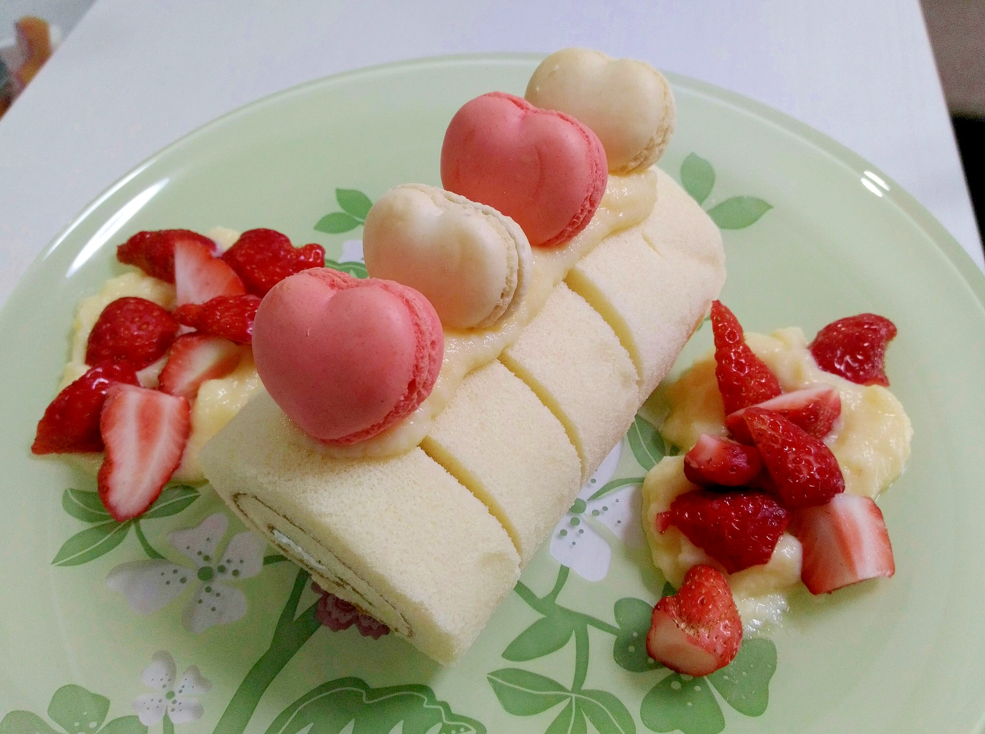 市販のロールケーキで マカロンのロールケーキ レシピ 作り方 By うーころちゃん 楽天レシピ