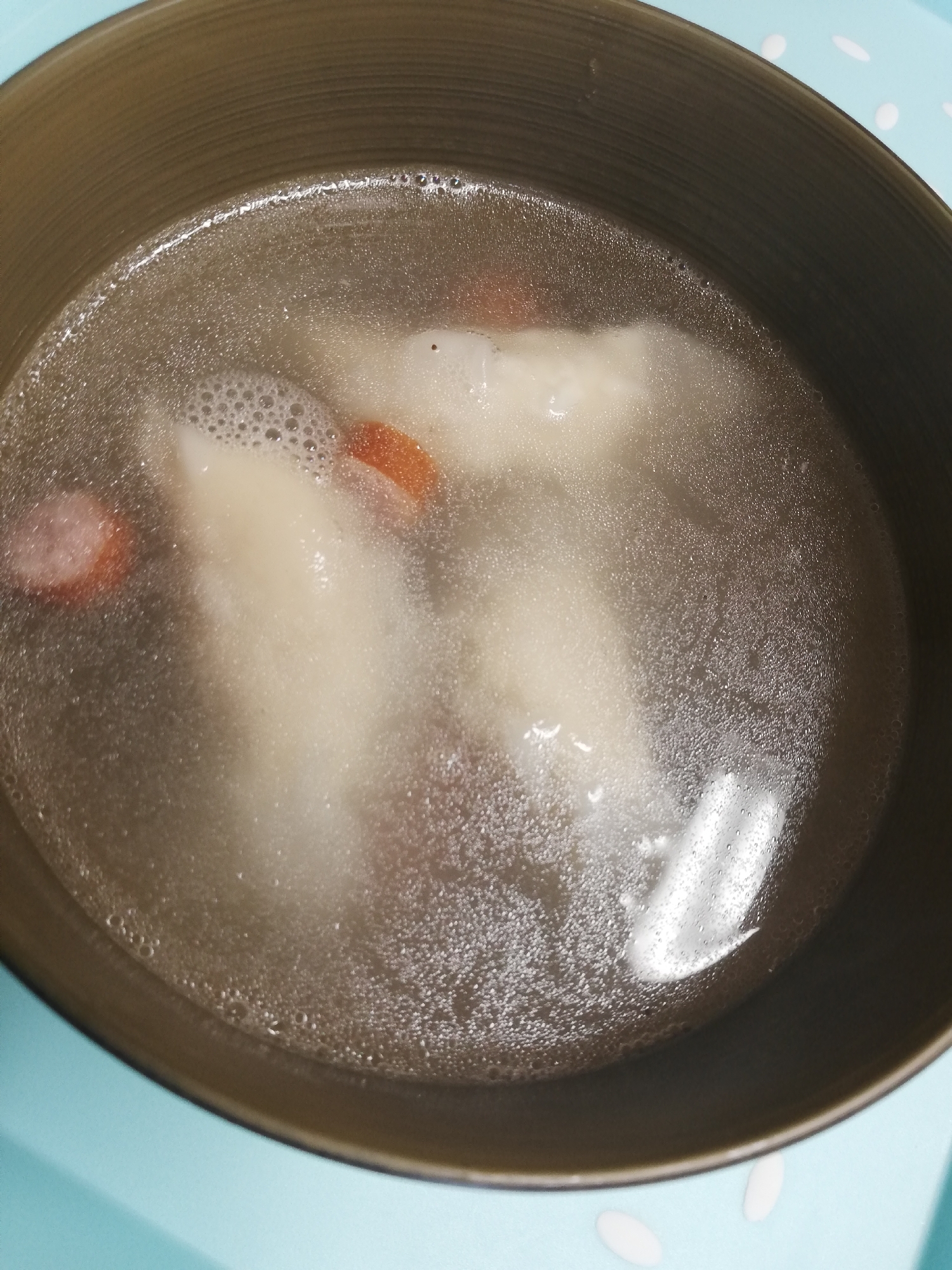 餃子とウインナーの中華スープ