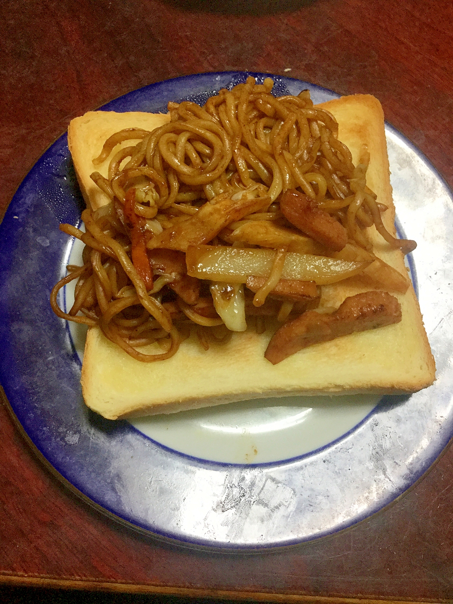 スパムと野菜の焼きそば食パン。