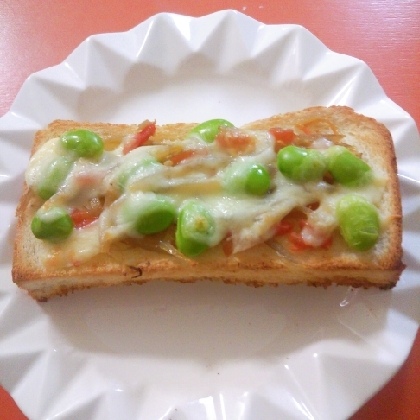 枝豆ときんぴらごぼうのチーズトースト