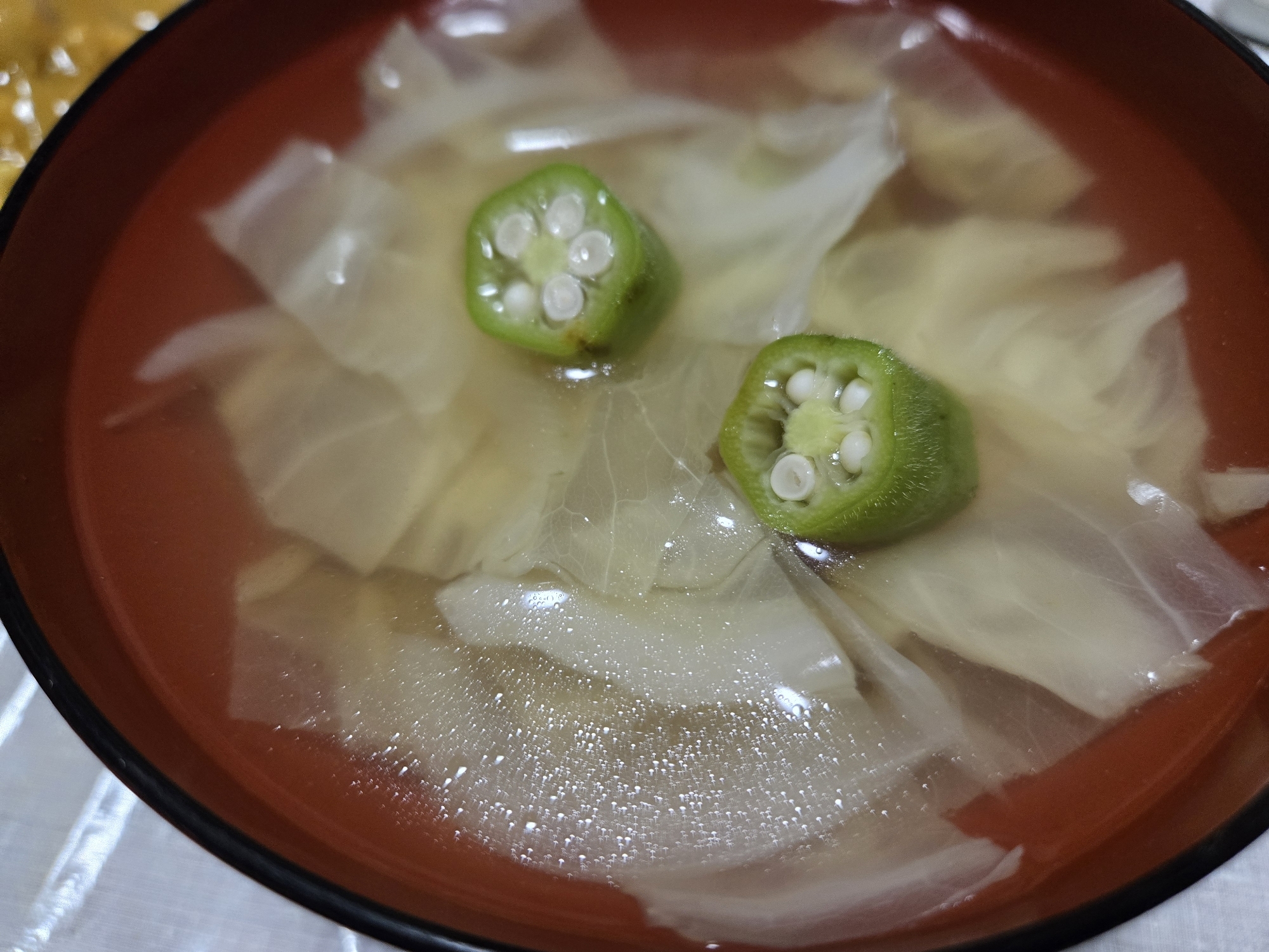 残りの野菜でコンソメスープ