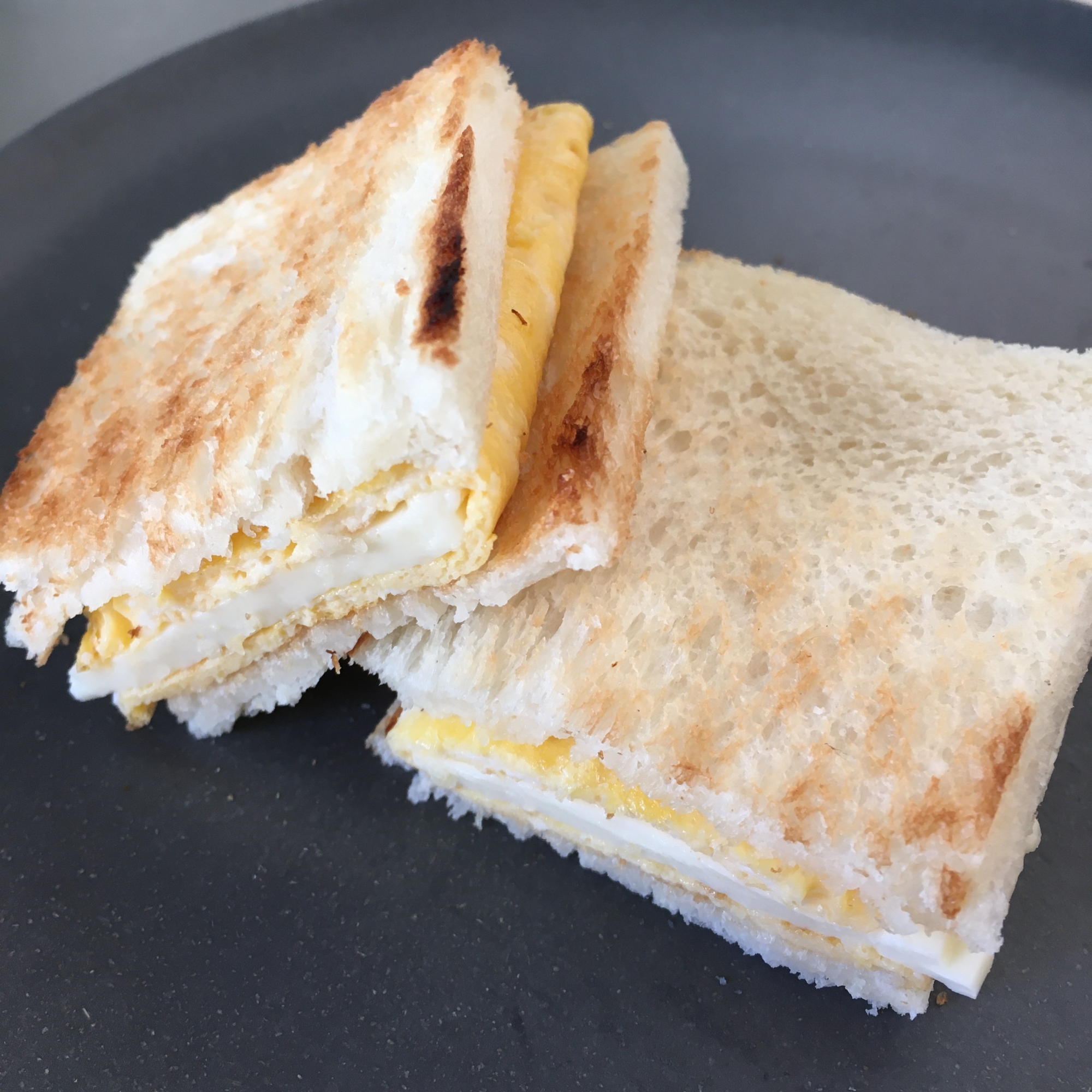 《離乳食完了期》卵とチーズのサンドウィッチ