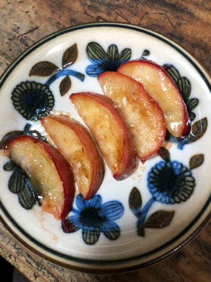 フライパンで作る簡単な焼きりんご♪