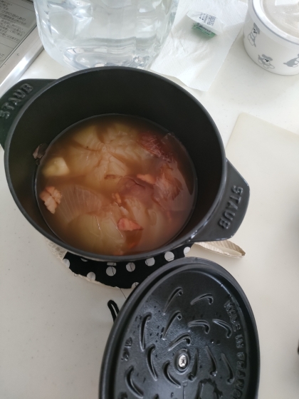 ストウブdeまるごと玉ねぎスープ