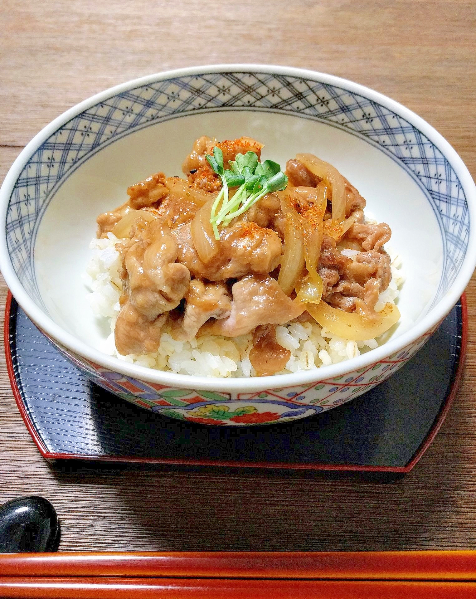 玉ねぎと豚肉の甘辛丼