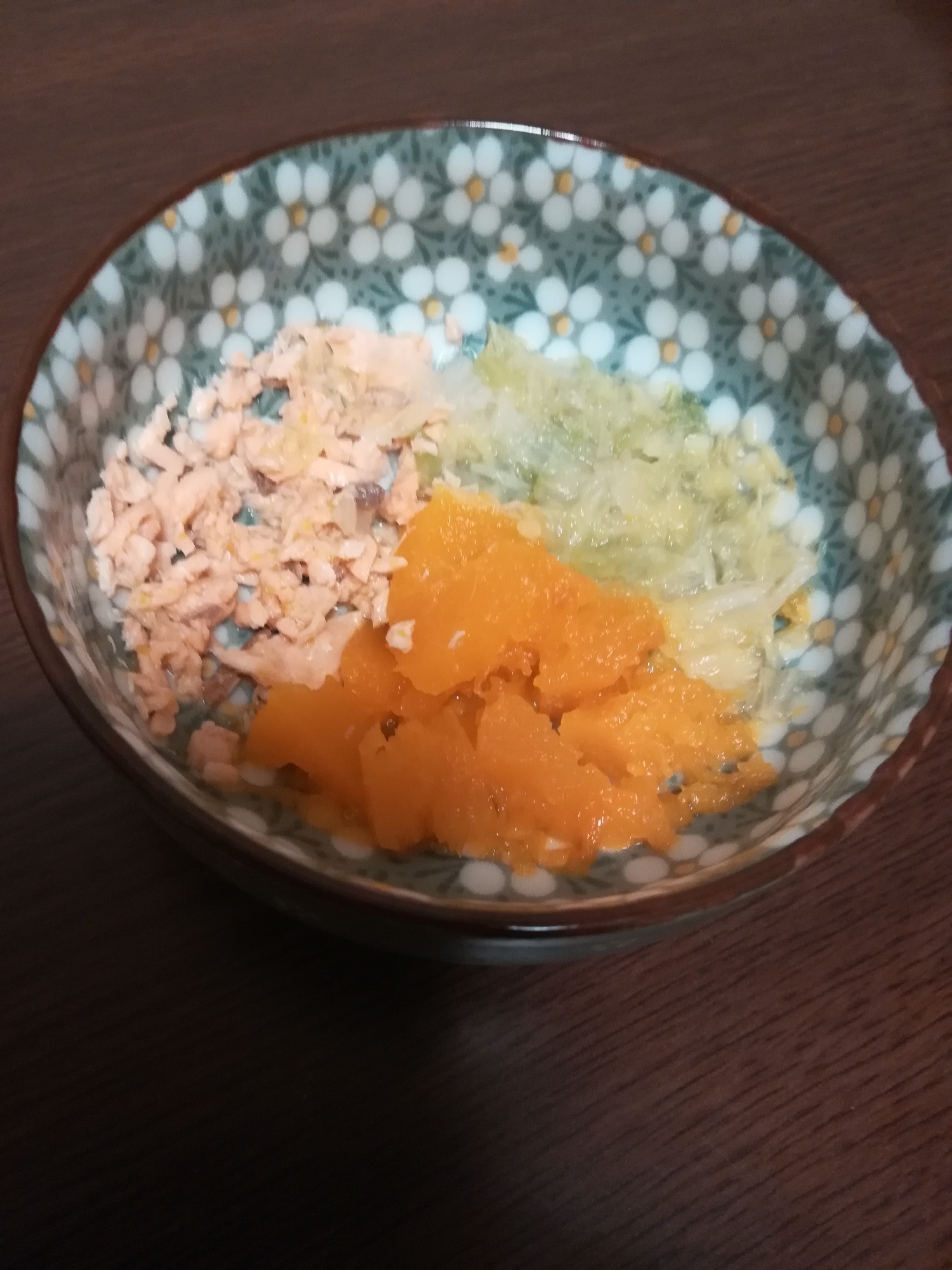 離乳食後期★生鮭とキャベツかぼちゃサラダ