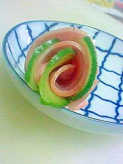 お弁当の彩りに ハムとキュウリのお花 レシピ 作り方 By ちっち0909 楽天レシピ お弁当の彩りに ハムとキュウリのお花 レシピ 作り方 By ちっち0909 楽天レシピ