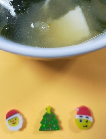 豆腐とわかめの味噌汁＼(^^)／美味しかったですε٩(๑>▽<)۶зメリークリスマス＼(^^)／