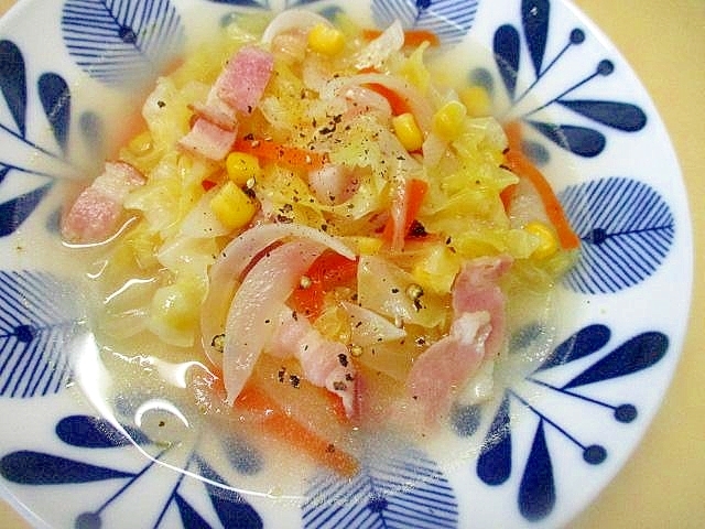 春キャベツ・ベーコン・新玉葱・人参の塩麴スープ