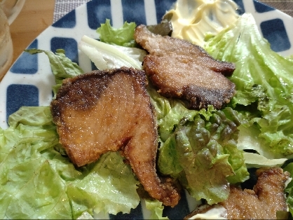 食べかけですみません（笑）手軽に美味しいかつおのたたきのアレンジレシピでした。リピートします！