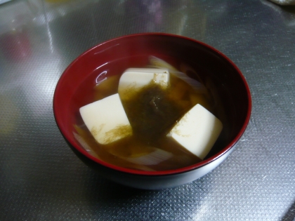 豆腐とトロロ昆布のお吸い物