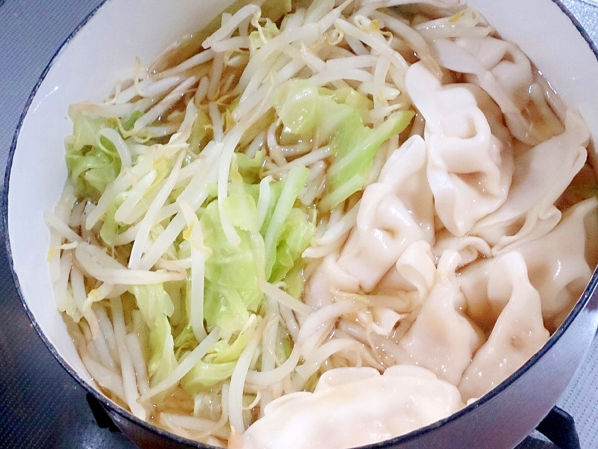 中華風醤油スープ餃子