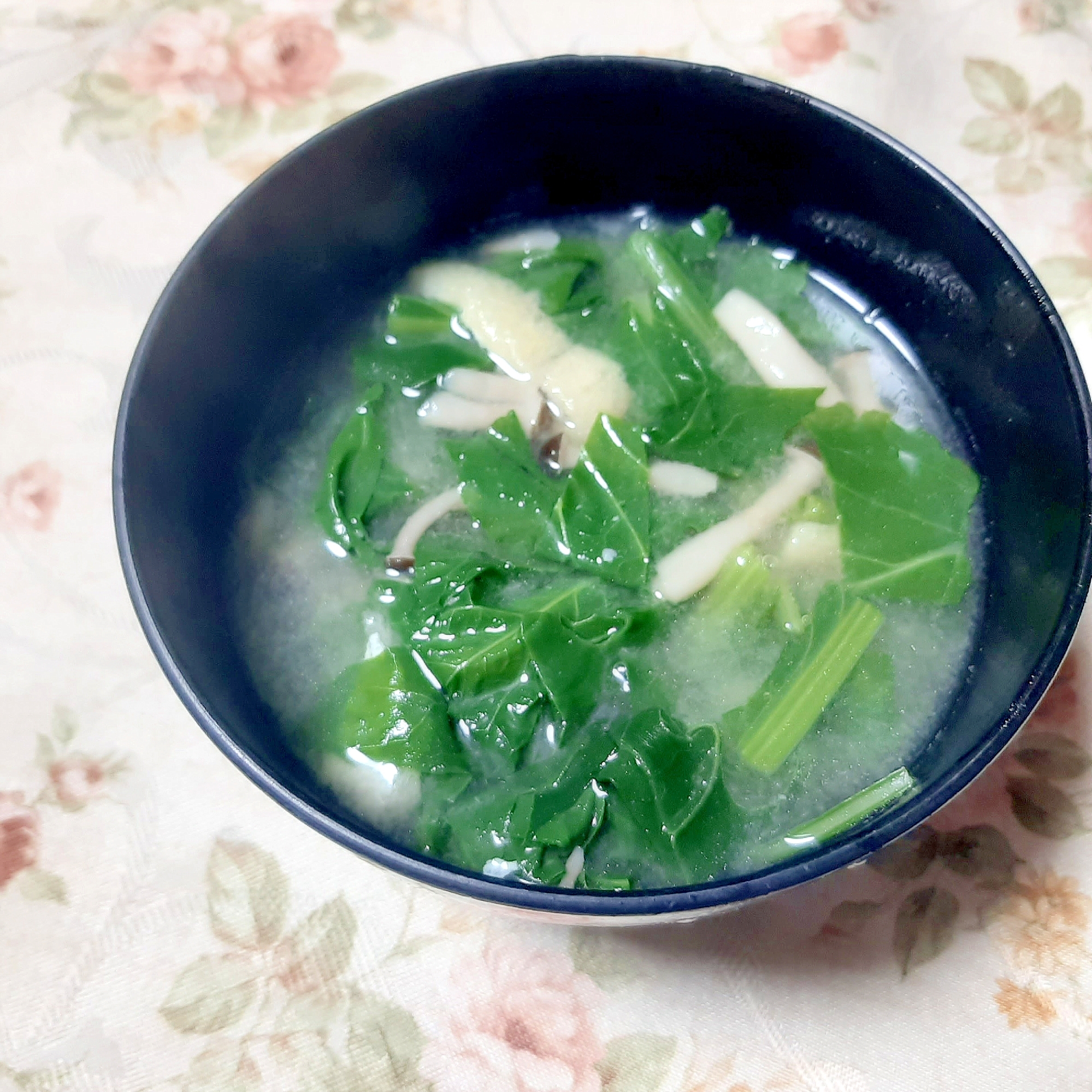 小松菜としめじと油揚げのお味噌汁 レシピ 作り方 By やなママ 楽天レシピ 小松菜としめじと油揚げのお味噌汁 レシピ 作り方 By やなママ 楽天レシピ