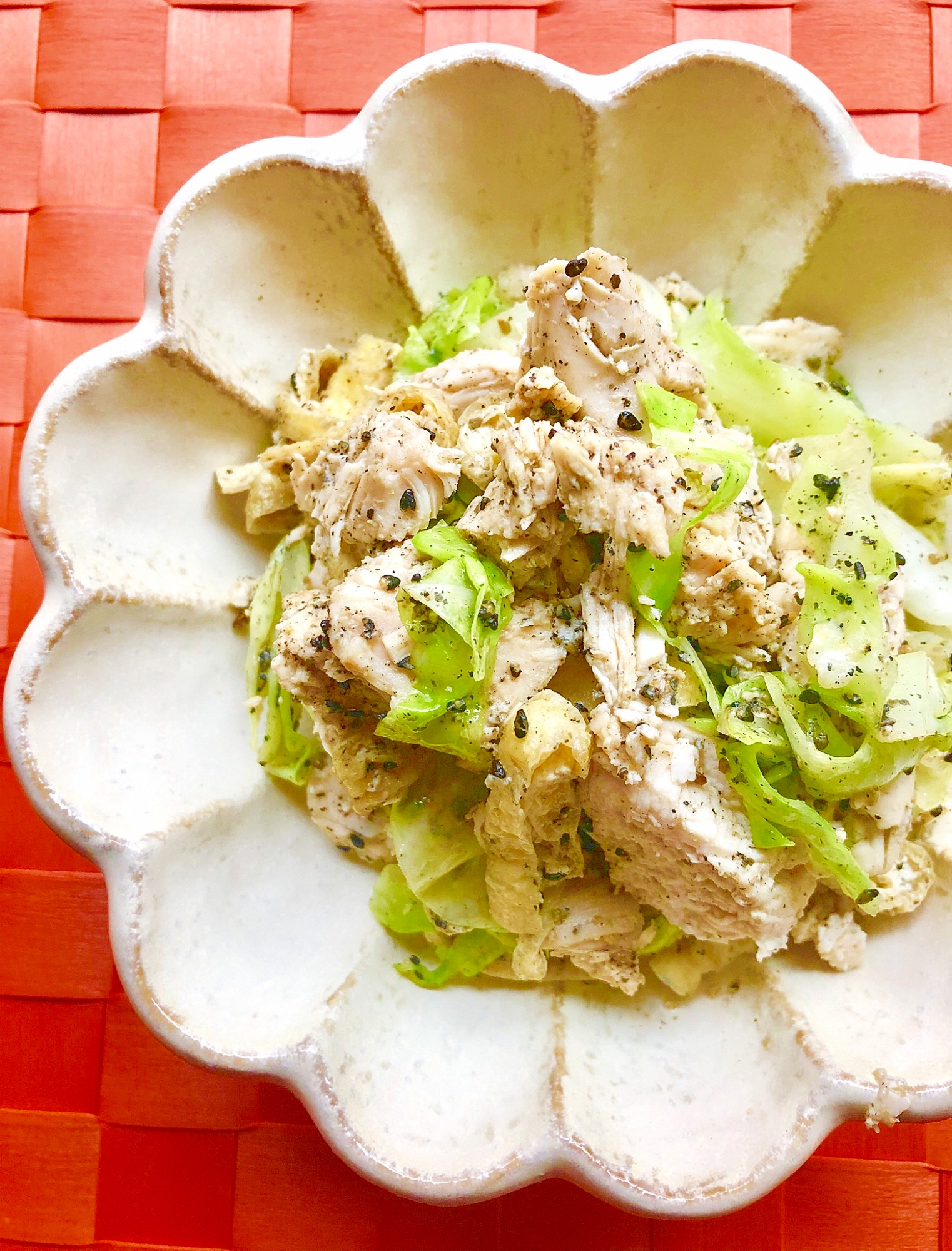 簡単！レンジ蒸し鶏とキャベツと油揚げのごま酢和え