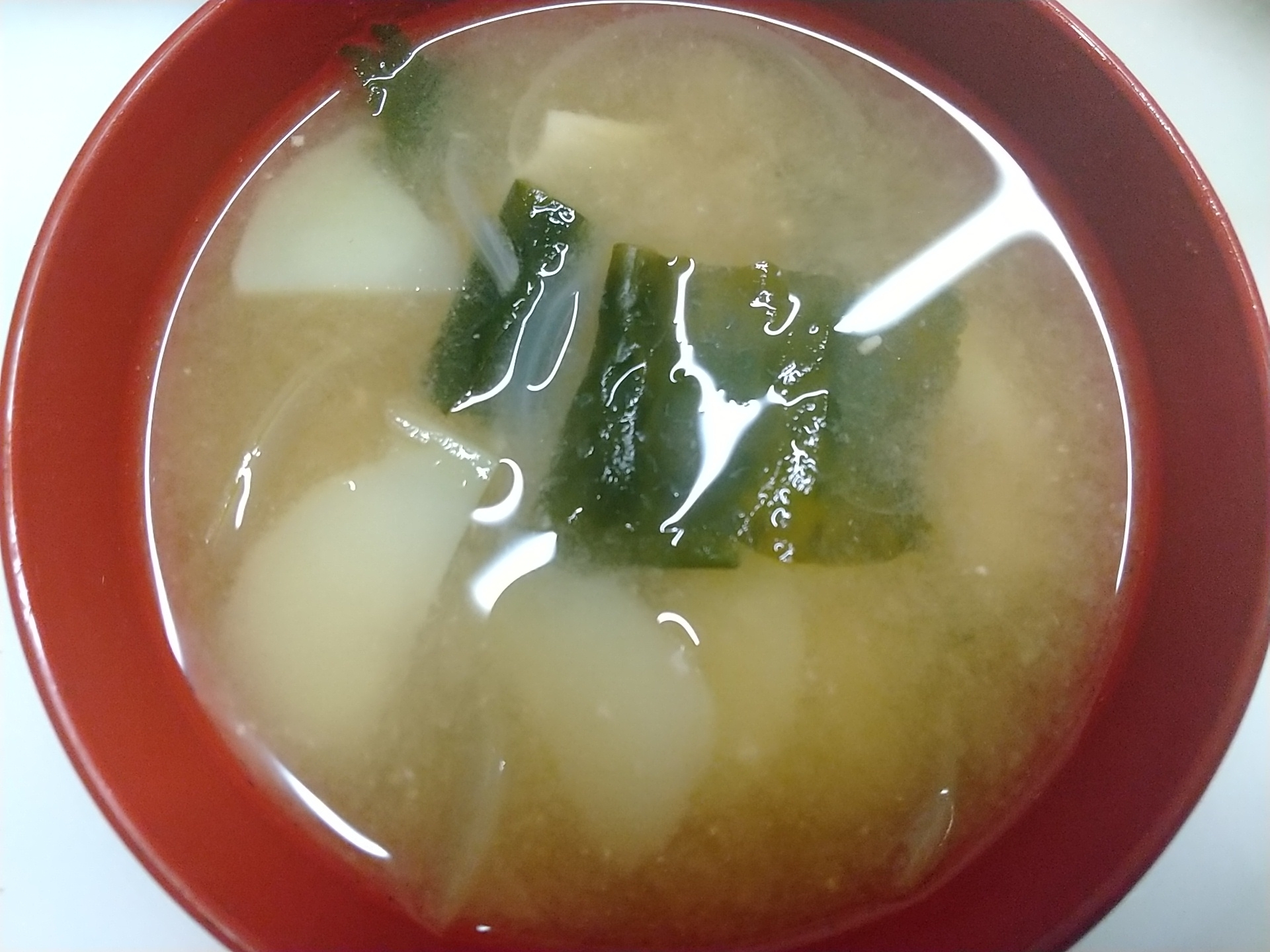 じゃがいもと玉葱の味噌汁