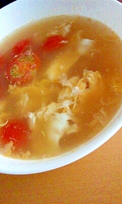 トマトとふわふわ卵のスープ