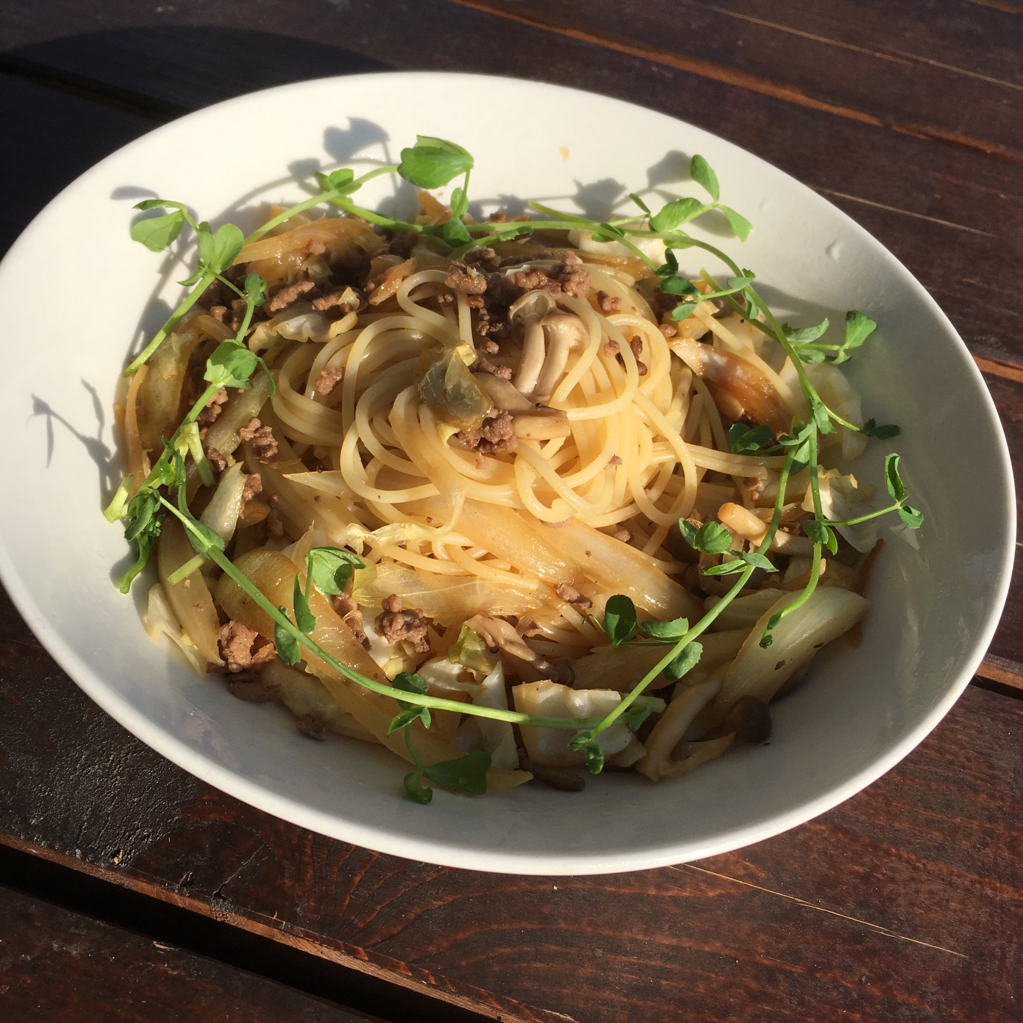 キャベツとしめじのひき肉しょう油パスタ♪