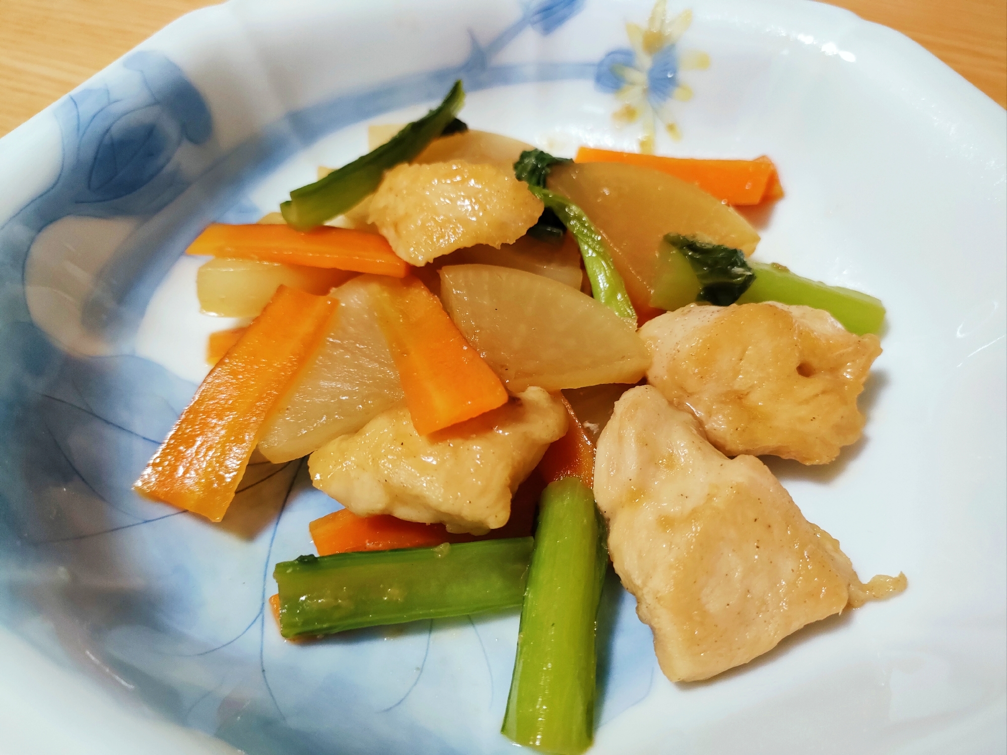 鶏肉と大根と人参と小松菜の生姜炒め