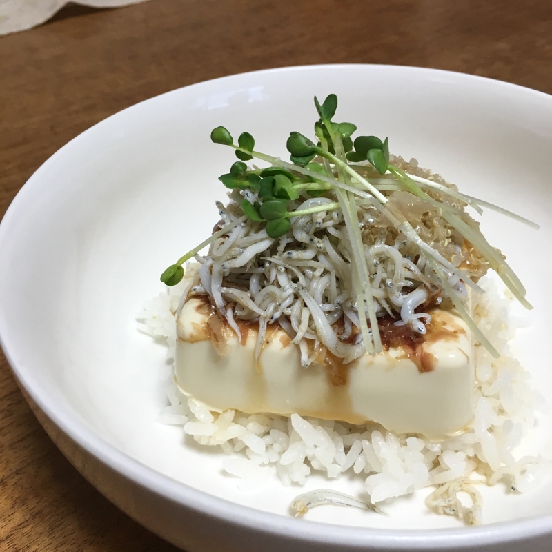 豆腐キヌア丼