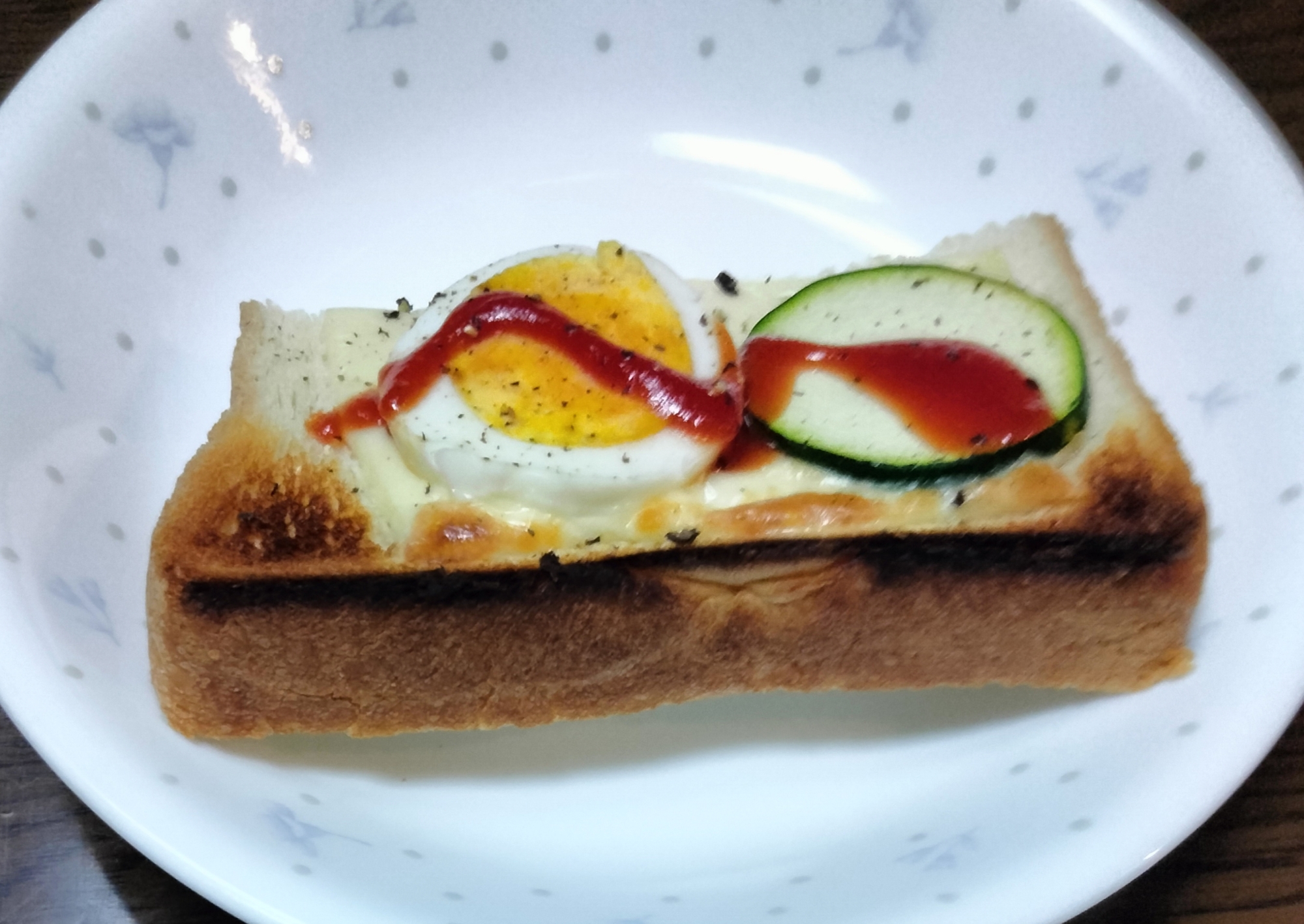 チーズトーストアレンジ ゆで卵&ズッキーニ