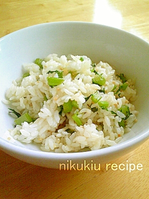 簡単おいしい！大根の葉とにんにくのチャーハン