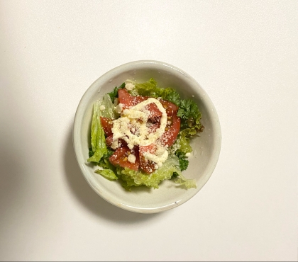 水菜とトマトと粉チーズのサラダ