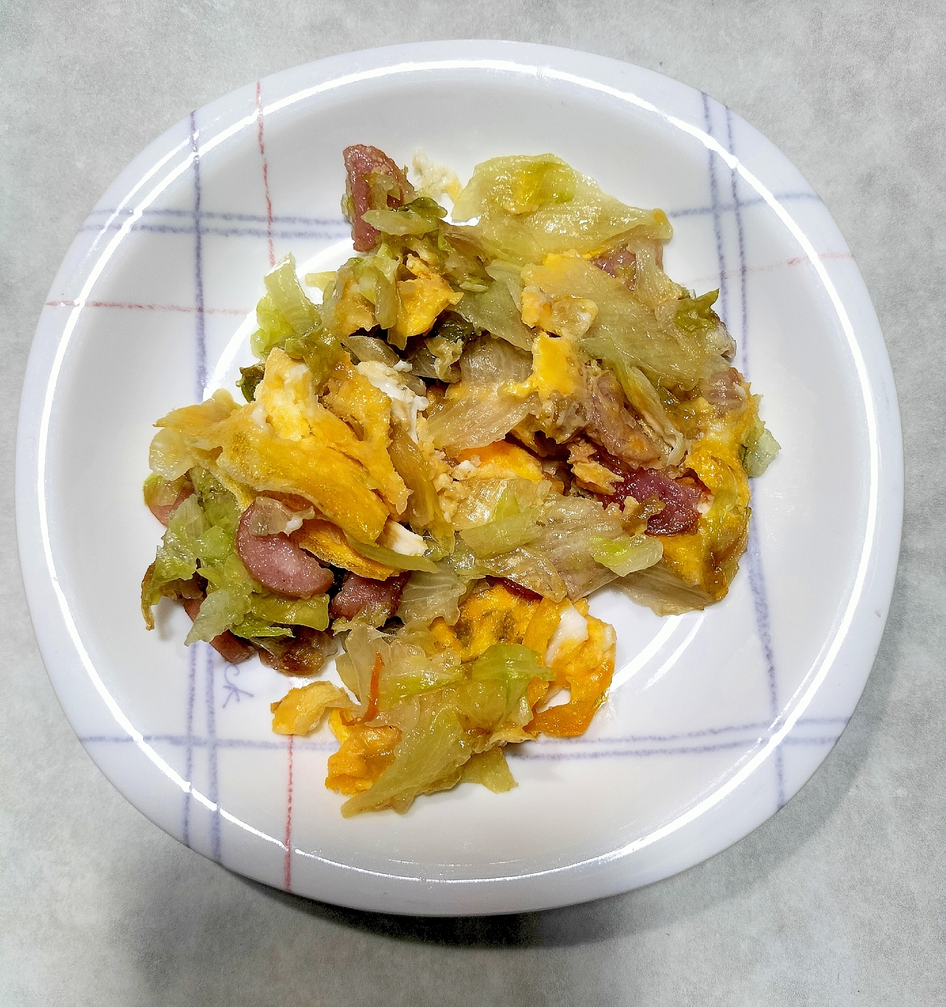 レタスとウインナーの卵とじ