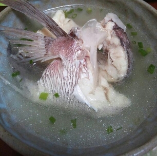 鯛です～アラの部分は潮汁か煮つけにしますが、鯛のときは潮汁が多いです♪美味しいですね～♪ごちそうさまでしたぁ(*^^*)