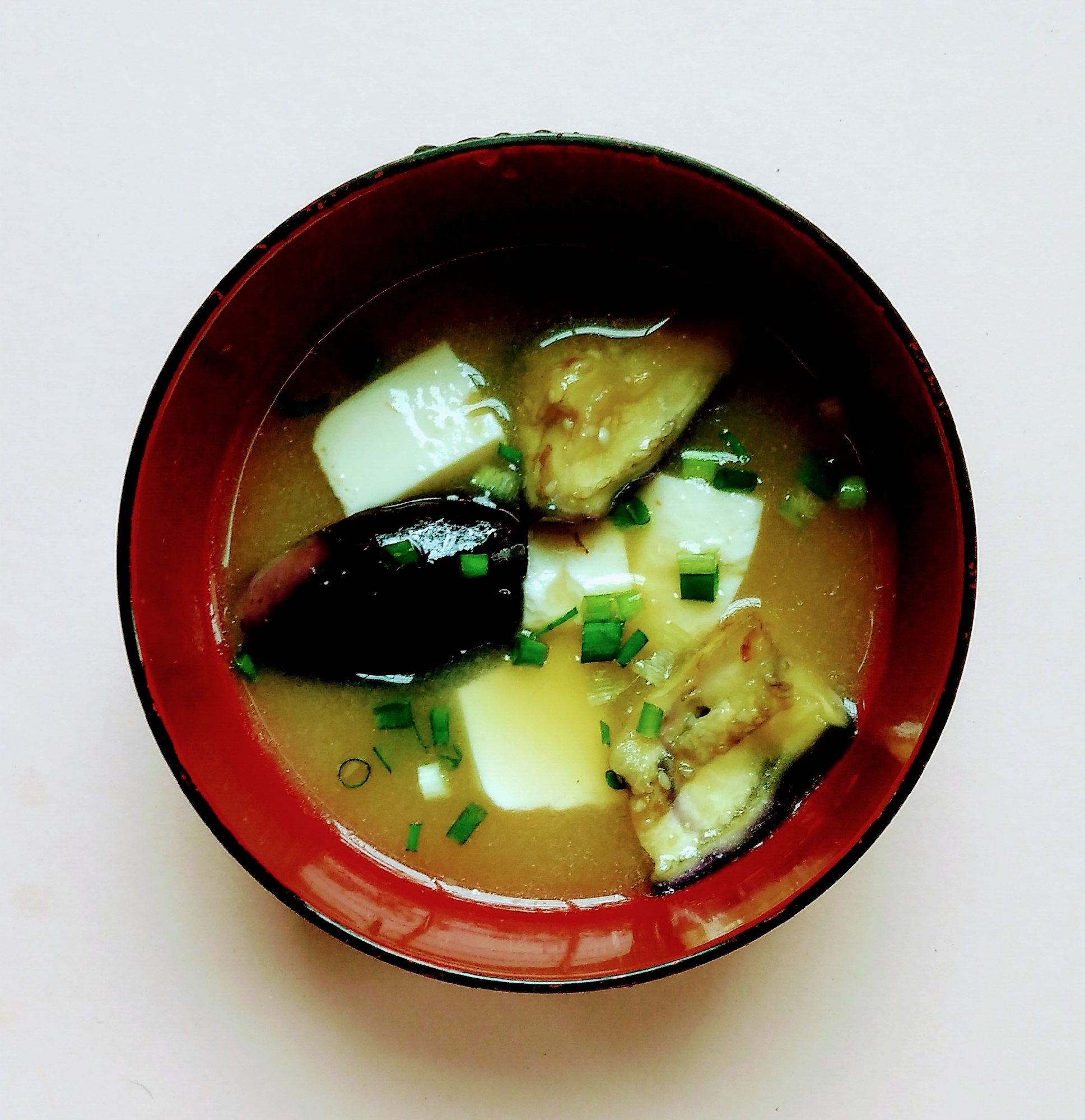 茄子と豆腐の味噌汁